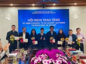 Trường Cao đẳng Nông nghiệp Thanh Hóa tổ chức Lễ trao tặng Kỷ niệm chương "Vì sự nghiệp Lao động - Thương binh và Xã hội" cho cán bộ, giảng viên và nhân viên nhà trường đã có nhiều đóng góp cho sự nghiệp Lao động - Thương binh và Xã hội