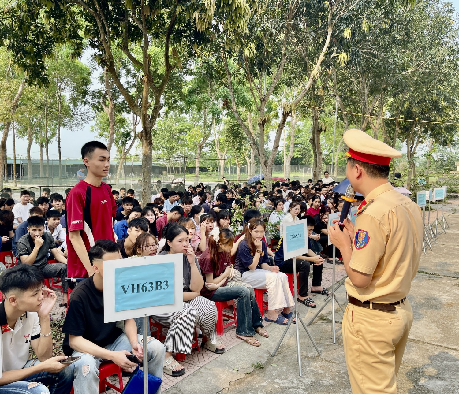 CHÚ CÔNG AN TUYÊN TRUYỀN